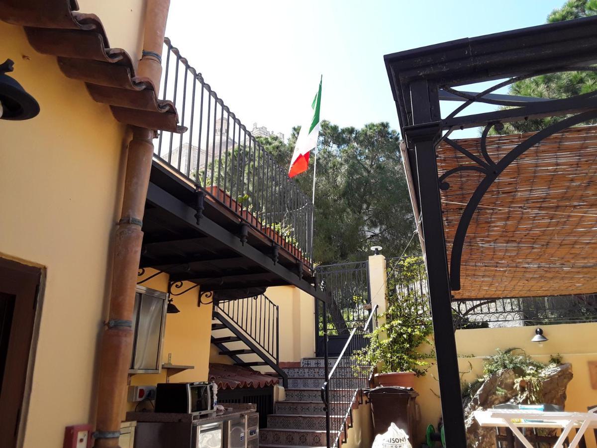 Al Castello B&B Мілаццо Екстер'єр фото