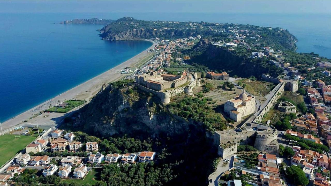 Al Castello B&B Мілаццо Екстер'єр фото